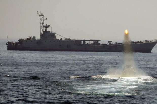 Ketegangan dengan AS Memanas, Iran Latihan Perang di Selat Hormuz