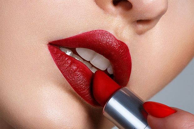 5 Tips Memilih Lipstik Warna Merah yang Pas untuk Penampilan