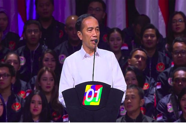 Program Bagi-bagi Kartu, Pengamat: Jokowi Didik Rakyat dengan Hal-hal Instan