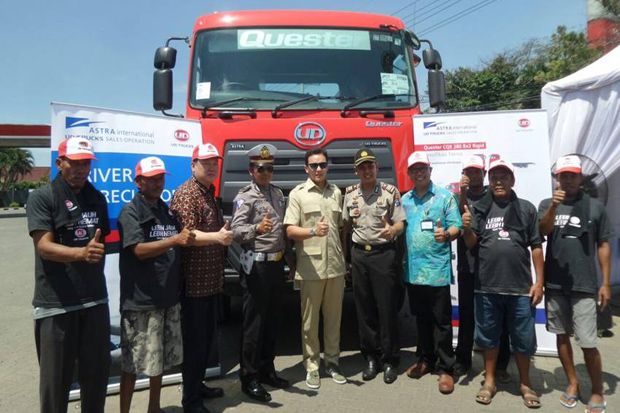 Kepolisian dan Astra UD Trucks Latih Sopir Berkendara Aman