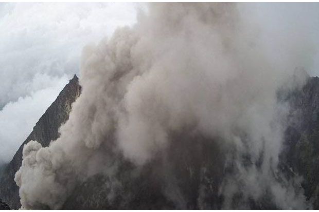 Erupsi, Gunung Merapi Keluarkan Wedus Gembel Sejauh 1,1 Kilometer