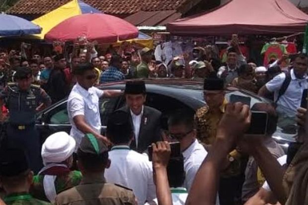 Jokowi Buka Munas Alim Ulama dan Konbes NU dengan Angklung