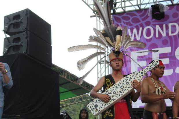 Festival Crossborder Ikut Perkenalkan Alat Musik Tradisional Kalimantan, Sape