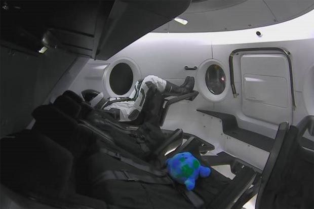 Siapkan Pesawat untuk Astronot NASA, SpaceX Uji Coba Gunakan Manekin