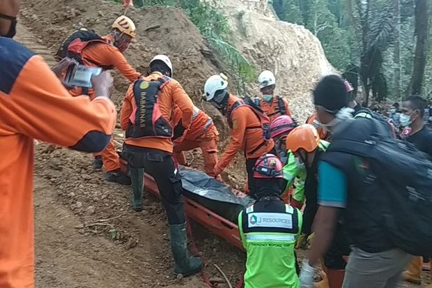 Hari Ketujuh, Tim SAR Kembali Temukan Jenazah di Reruntuhan Tambang Emas