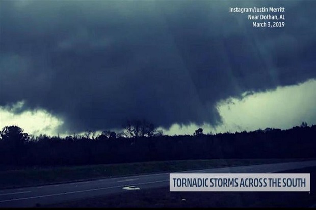 Tornado Hancurkan Banyak Rumah di Alabama AS, 14 Orang Tewas