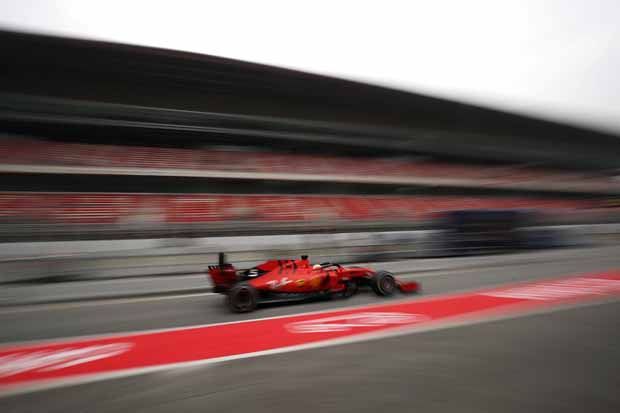 Lewis Hamilton Mulai Khawatir Lihat Kecepatan Ferrari