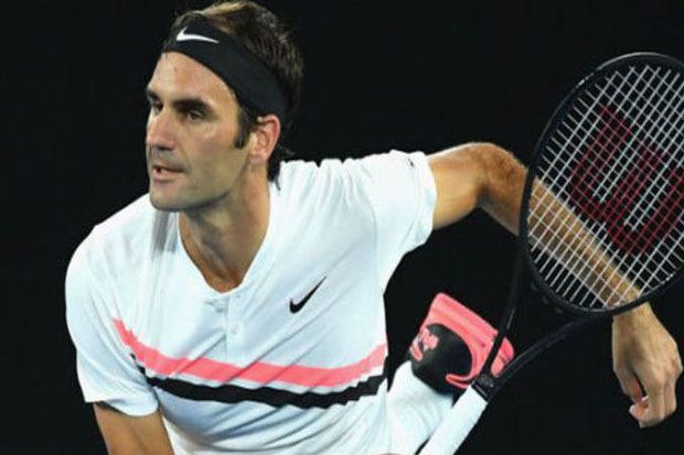 Tundukan Tsitsipas, Federer Petenis Kedua Raih Gelar Ke-100