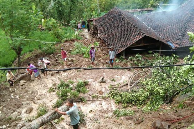 60 Warga Gunungkidul Masih Mengungsi Akibat Banjir dan Longsor