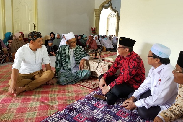 Ulama Kharismatik Aceh Abuya Tu Min Ungkap Kecintaannya kepada Jokowi