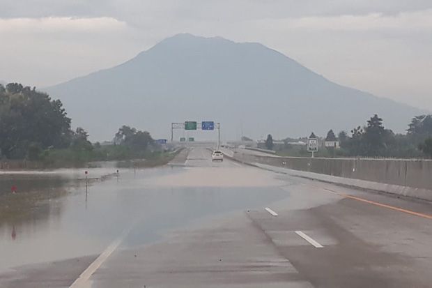 Banjir di Jalur Tol Caruban-Madiun Surut, Kendaraan Dapat Melintas