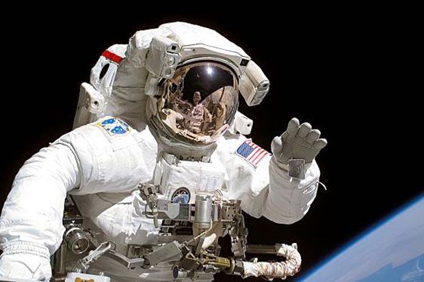 Tercatat dalam Sejarah, 2 Astronot Perempuan Lakukan Spacewalk