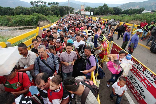 Kolombia Izinkan Warga Venezuela Masuk dengan Paspor Kadaluwarsa