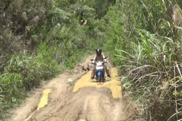 Sudah Jalan Rusak Parah, Listrik di Parodo Toraja Pun Tak Ada