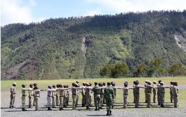 Satgas Raider 412/BES Latih Satpol PP Puncak Jaya Papua