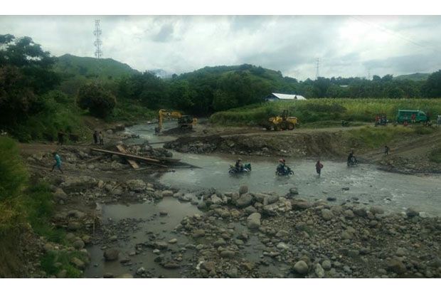 Dihantam Banjir, Jembatan Dagemage di Sikka NTT Terputus Lagi