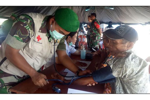 TNI AD Gelar Pengobatan Massal Bersama Kemenkes di Nias