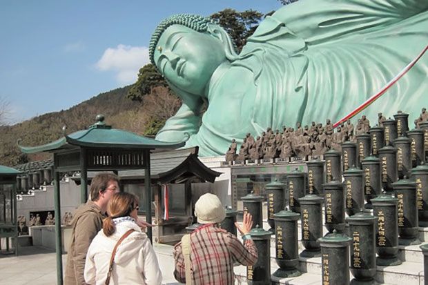 Beberapa Wisata Populer di Jepang Tolak Rombongan Turis Nakal
