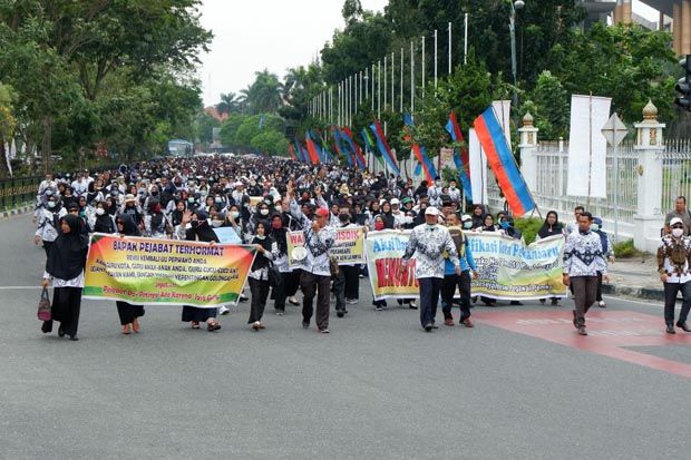 Ribuan Guru Kembali Demo Kantor Wali Kota Pekanbaru