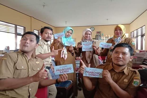 Pamerkan Stiker Prabowo-Sandi, 6 Guru Honorer Ini Dipecat Pemprov Banten
