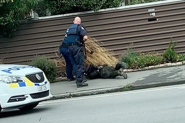 Rekaman CCTV Tunjukkan Teroris Christchurch Tembaki Pejalan Kaki