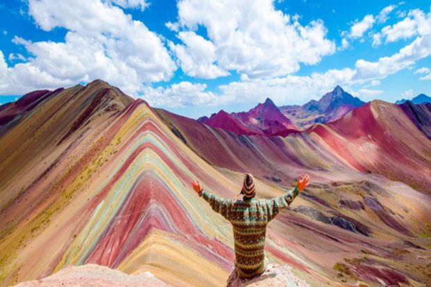 Keindahan Gunung Pelangi di Peru Jadi Buruan Pecinta Selfie