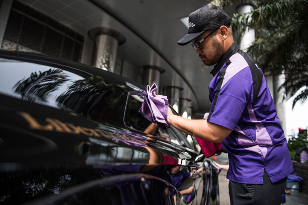 Anti Baret, Layanan Cuci Mobil Panggilan Tanpa Air