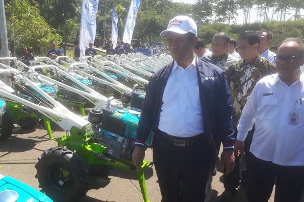 Bandung Barat Dapat Bantuan Alsintan 1.000 Traktor