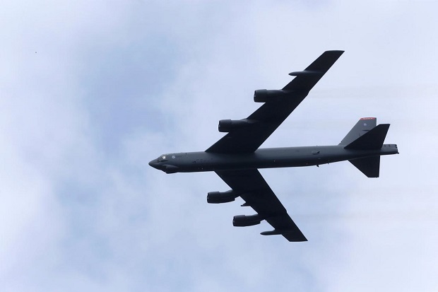 Dua Jet Tempur Su-27 Rusia Kuntit Bomber B-52 AS di Langit Baltik