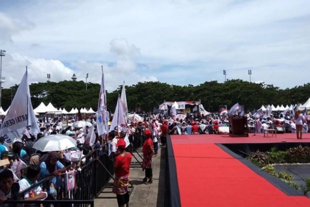 Kampanye Akbar Perdana, Massa Prabowo-Sandi Padati Lapangan Karebosi
