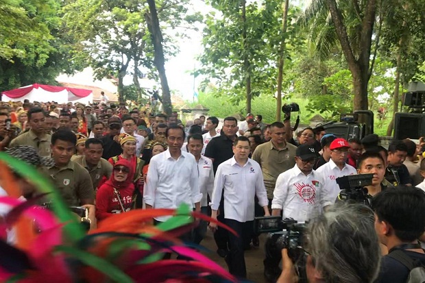Jokowi: Jangan Lupa Pilih Baju Putih, karena Putih adalah Kita