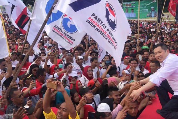 Kampanye Akbar Jokowi, HT Disambut Meriah Bendera Perindo Berkibar