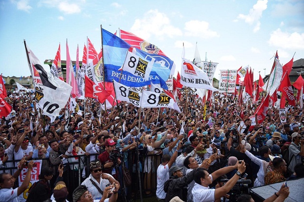 Prabowo Bangga Spanduk Pendukungnya dari Karung Beras