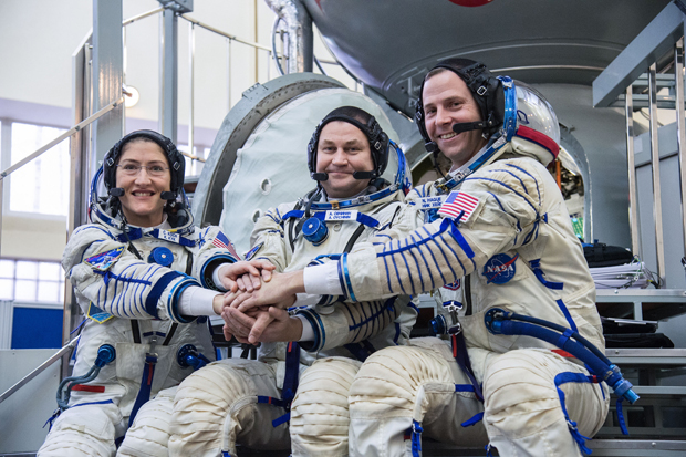 Kesulitan Pakaian Wanita, NASA Batal Kirim 2 Wanita ke Antariksa