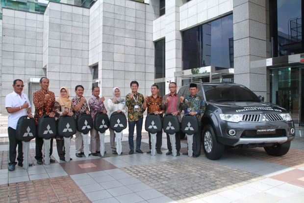 Majukan Pendidikan RI, Mitsubishi Berikan Pajero Sport untuk 9 SMK