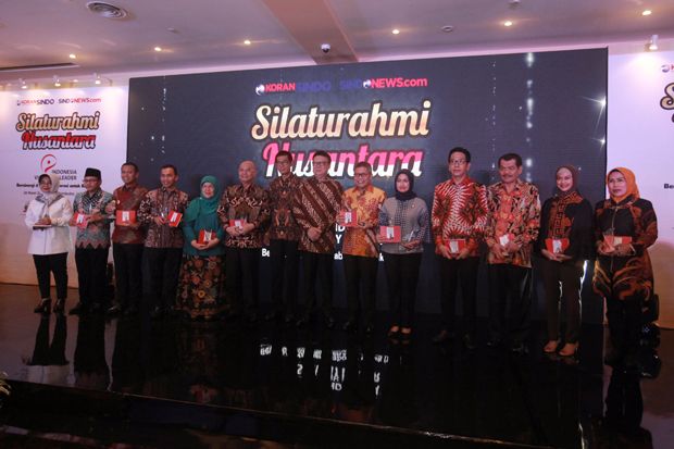 Belasan Kepala Daerah Raih Indonesia Visionary Leader Season 3 dan 4