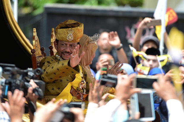 Hukum Rajam Mati LGBT Dikritik, Begini Pembelaan Brunei