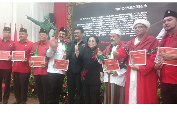 Beri KTA ke Habaib, Purnawirawan dan Akademisi, Megawati Pesan Jaga Pancasila