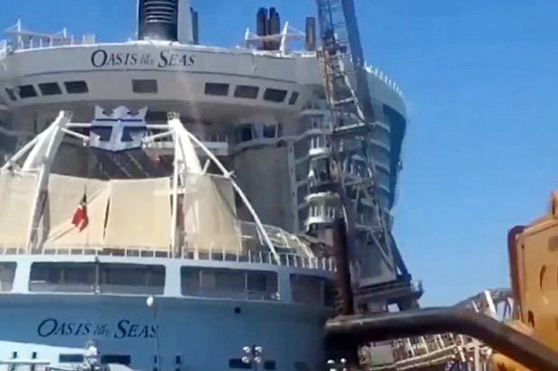 Crane Rubuh Timpa Kapal Pesiar di Bahama, 8 Orang Terluka