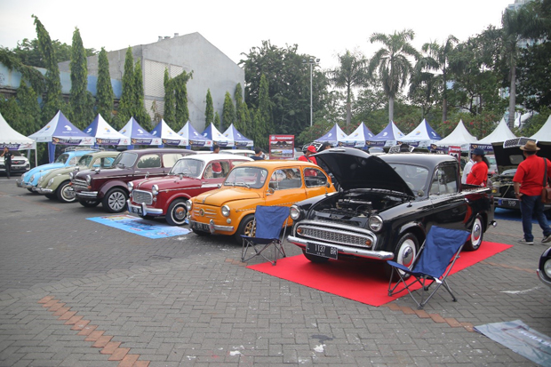 Komunitas Mobil Tua Serbu GIIAS Surabaya 2019