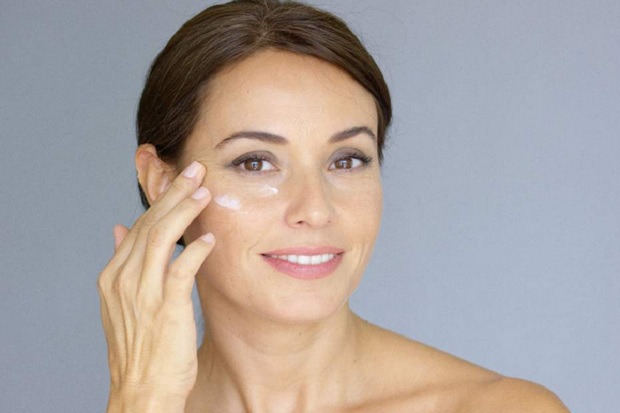 5 Tips Riasan Mata Sempurna untuk Mature Skin