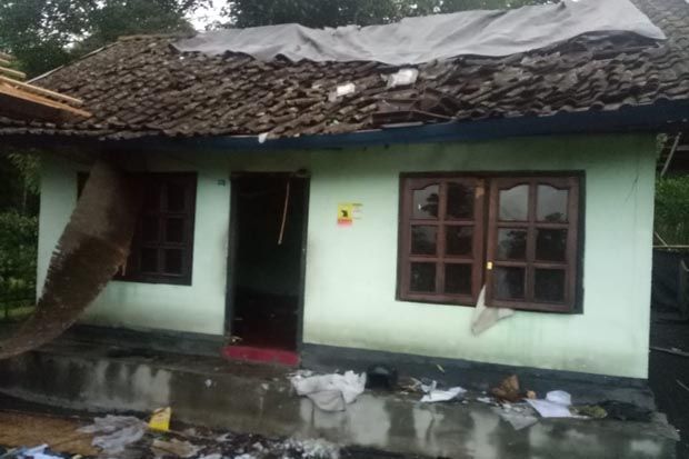 Petir Sambar Rumah Warga di Bangli, Satu Korban Dilarikan ke Rumah Sakit