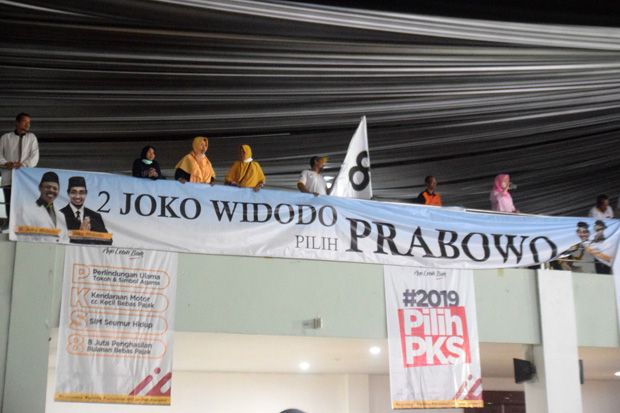 Spanduk Joko Widodo Pilih Prabowo Hebohkan Kampanye Akbar PKS