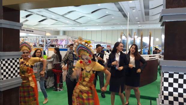 Kostum Karnaval Bali Curi Perhatian di World Travel Lifestyle Expo 2019