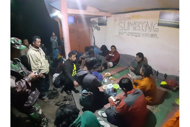 6 Mahasiswa ITB yang Tersesat di Gunung Sumbing Ditemukan Selamat