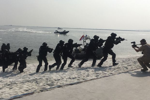 Pasukan Elite TNI Gelar Simulasi Penanganan Terorisme di Ancol