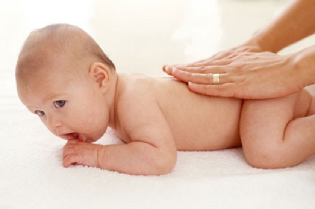 5 Cara Menjaga Kulit Bayi Tetap Lembut di Musim Panas