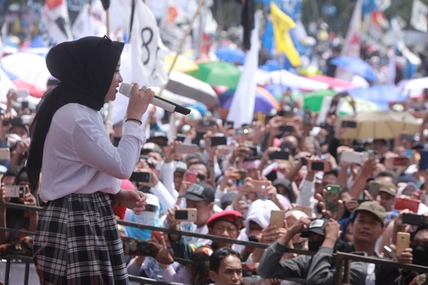 Ribuan Pendukung Prabowo-Sandi  Bersalawat dengan Nissa Sabyan di Solo