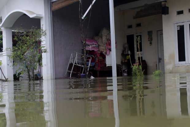 Hari ke-4 Banjir, Ribuan Rumah di Indramayu Masih Terendam Hingga 1 Meter