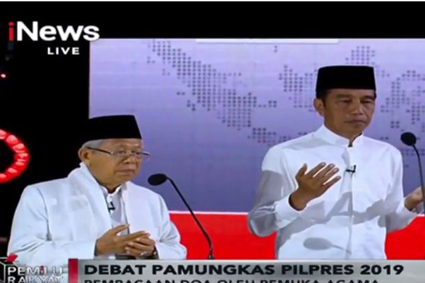 Jokowi-Kiai Ma’ruf Kompak Berkoko Putih, Sebelum Debat Salat Berjamaah